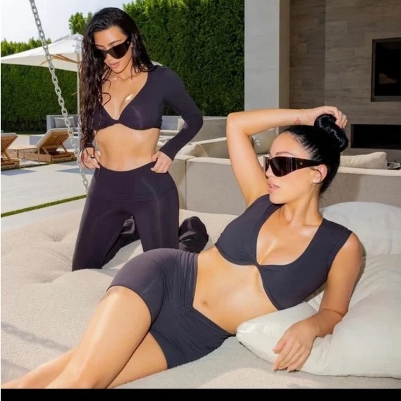 NWT Skims Twist Cotton long sleeve crop top in Onyx - Picture 1 of 1